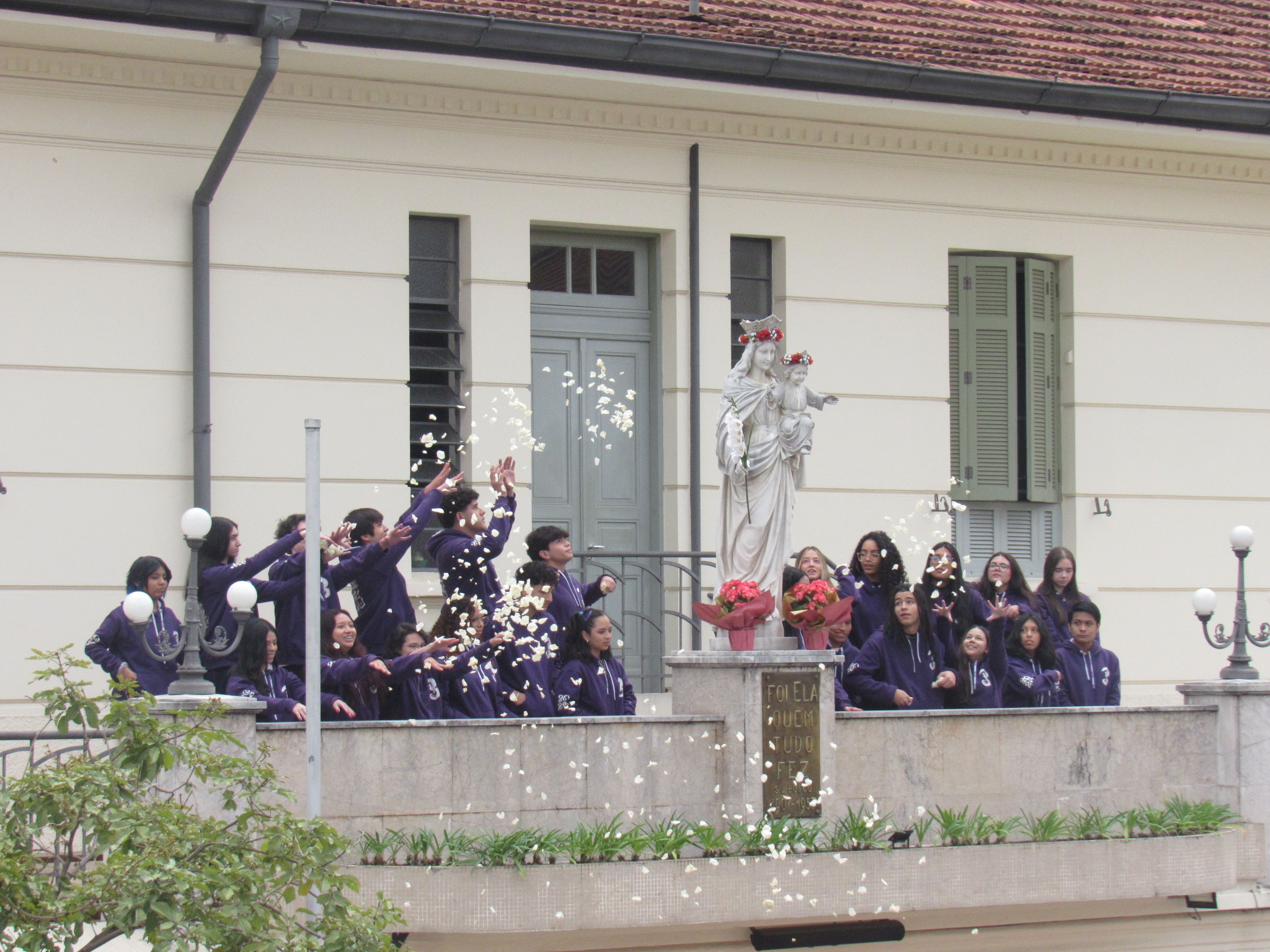 Com muita fé e entusiasmo, Colégio de Santa Inês celebra o dia de Nossa Senhora Auxiliadora